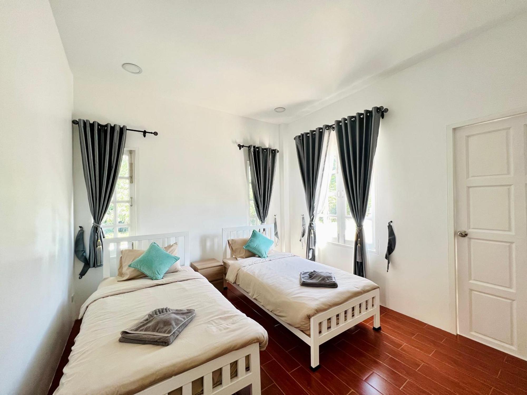 บ้านพักดีมีทรัพย์ Baan Pakdee Meesub Uthai Thani Exterior foto